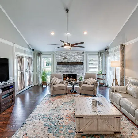 Pet-Friendly Sachse Home With Patio, Fire Pit And Yard